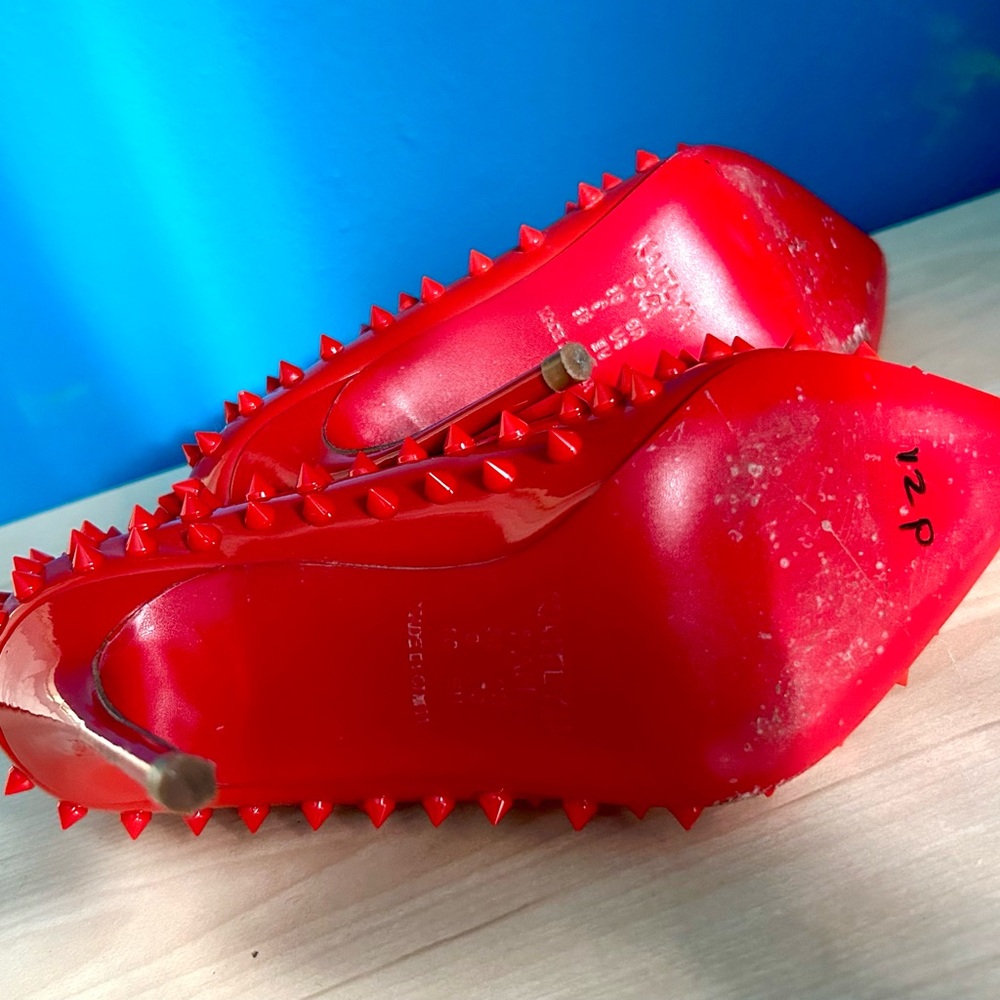 Kaitlyn Pan Spikes Red Soul High Heel Pumps, Size 6 - Picture 7 of 8